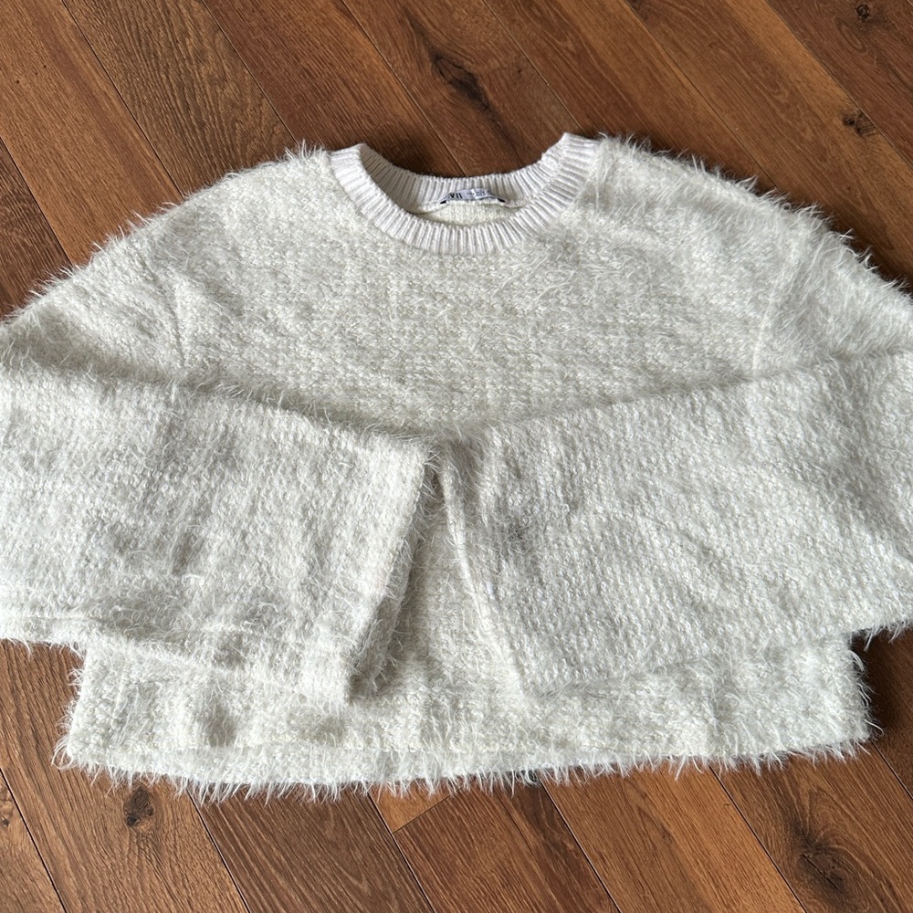 ZARA Cozy White Fuzzy Sweater Medium